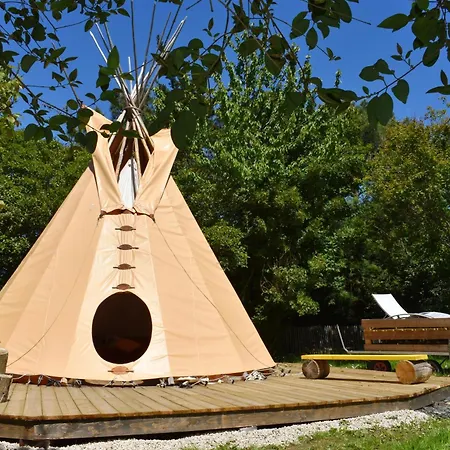 Nuit En Cheyenne Tipi A 500m De La Cancale